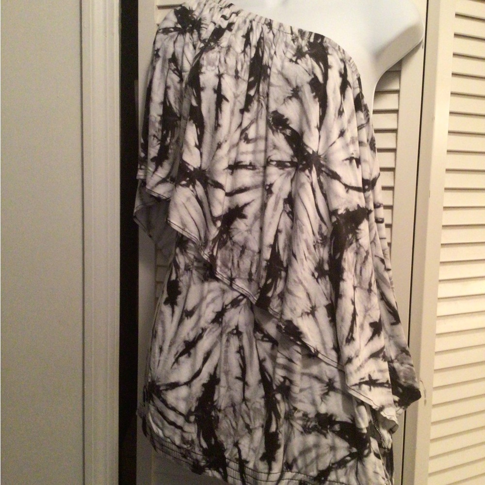 Off the shoulder black and white tye dye blouse